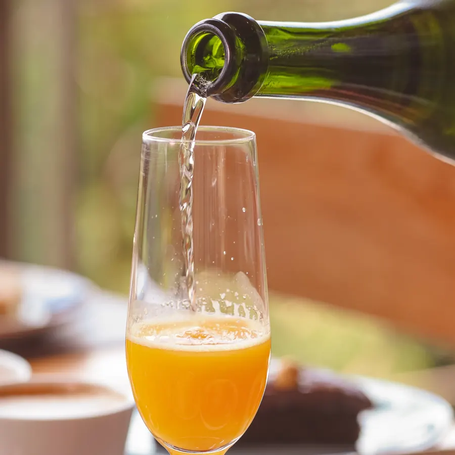 Mimosa servida com espumante